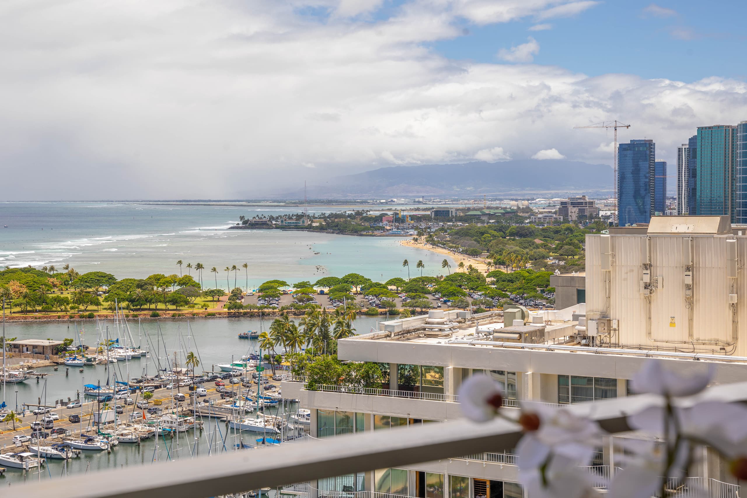 Ilikai Ocean Front Condo w/ balcony & ocean view - Image 31