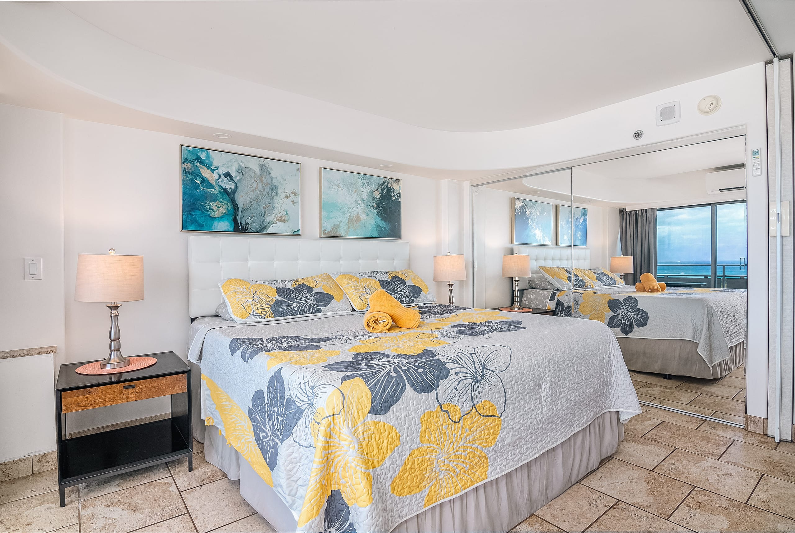 Ilikai Ocean Front Condo w/ balcony & ocean view - Image 11