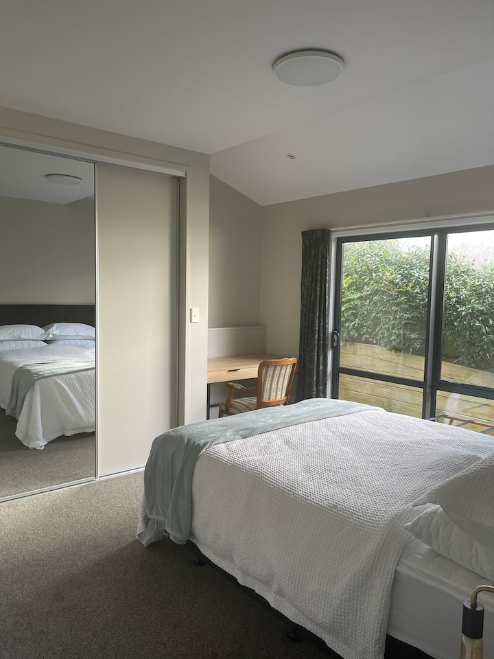 חדר שינה גדול - מיטה זוגית