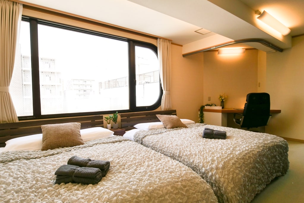 Bedroom 1: Western-style room (2 double beds)

Bedroom 1: Westom-style room (2 double beds 21.8 ㎡)
