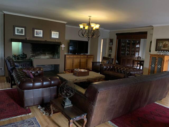 5 Bedroom | Cape Town | Family Home | Pet Friendly gallery image 4