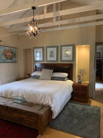 5 Bedroom | Cape Town | Family Home | Pet Friendly gallery image 3