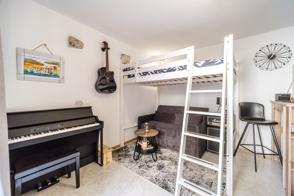 ¡músicos, este lugar es para ustedes! Gracias por cuidar al máximo los instrumentos:)