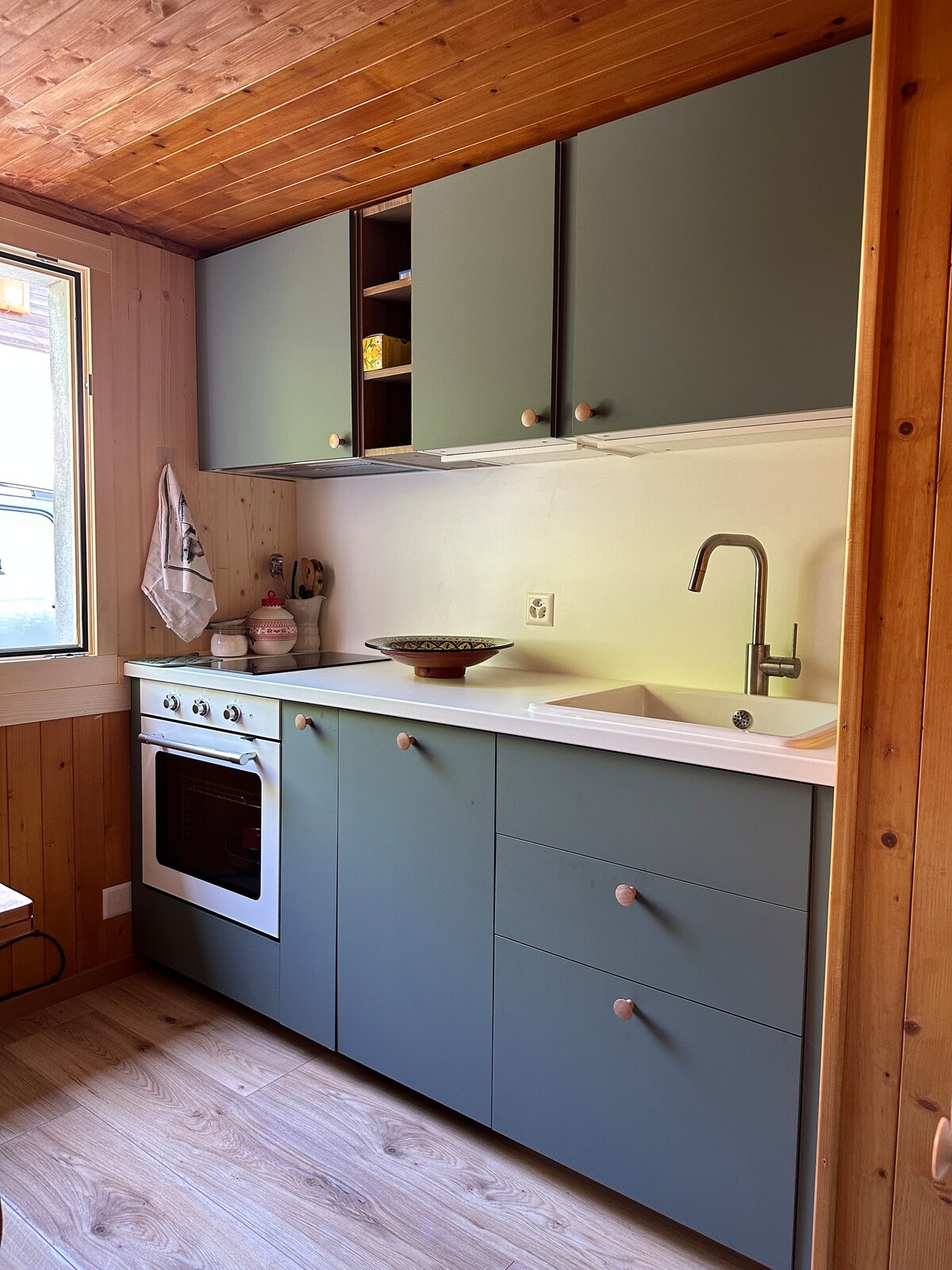 Popular Airbnb listing: Chalet Noisette - Cozy Apartment in La Tzoumaz in Riddes