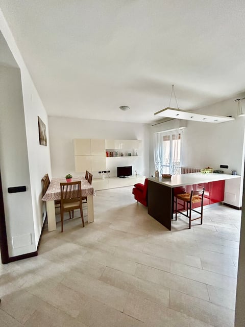 Charming two-room apartment just outside Milan