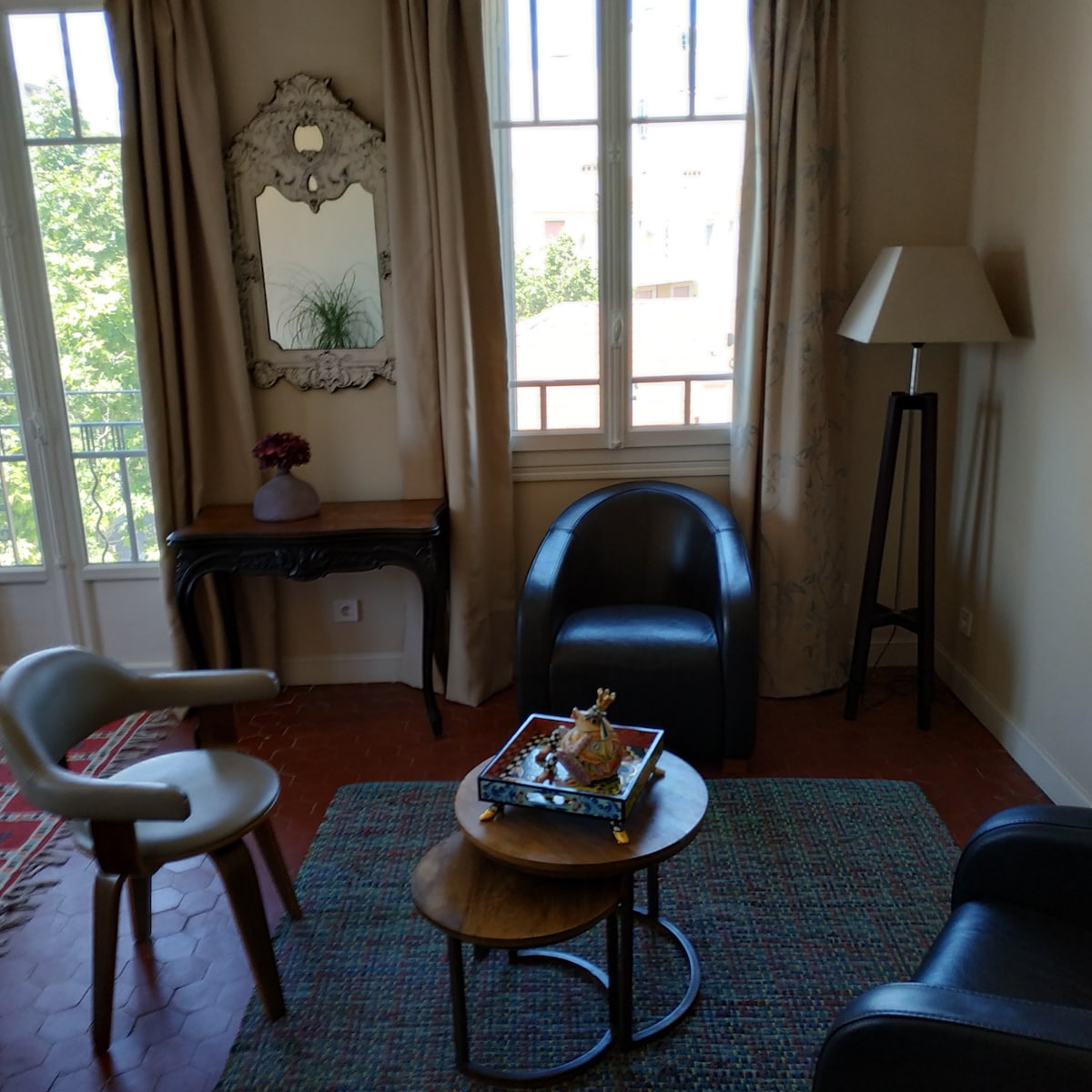 Popular Airbnb listing: Downtown apartment in Antibes