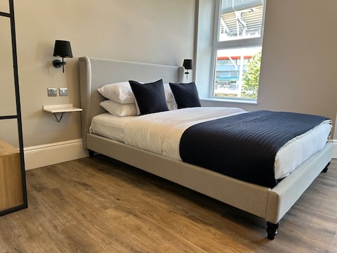 Top performing Airbnb: Convenient Central Studio Room in Riverside