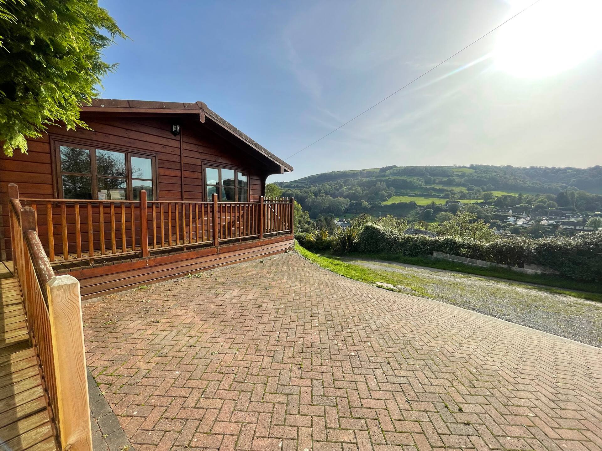 Holiday Lodge with Stunning Views Close to the Sea