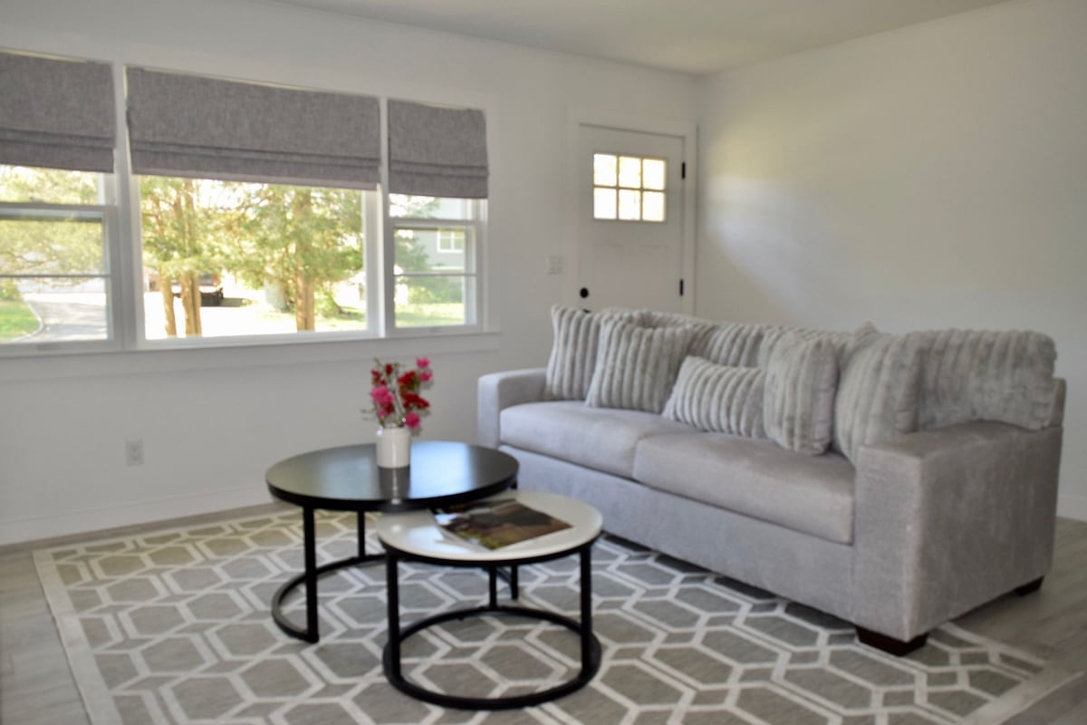 Top Airbnb: Hamptons Cottage. in Hampton Bays