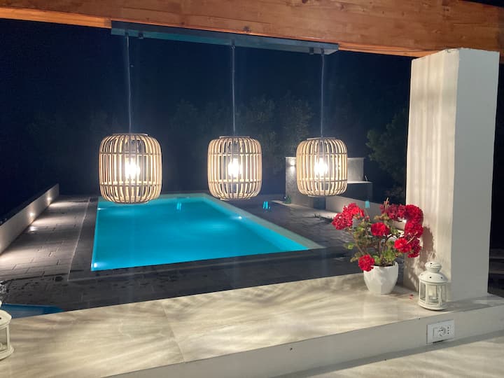 Ostuni - Private Pool/bar. All Ensuite - Ac & Wifi - Pouilles