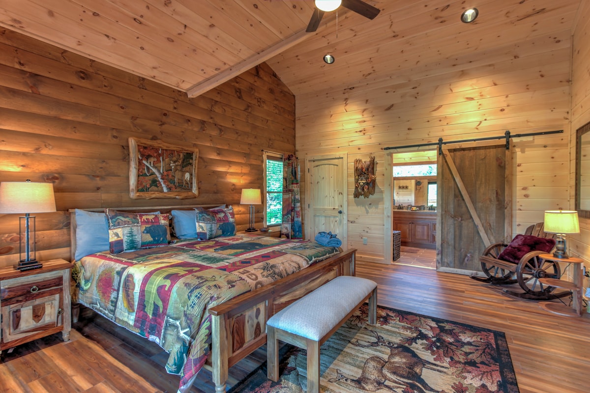 Glavna spavaća soba br. 2 ima bračni krevet (180x200)