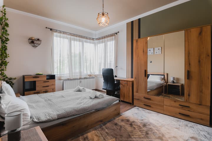 Eagles' Bridge ~ 1bd Flat With Desk - Sofia Airport (SOF)
