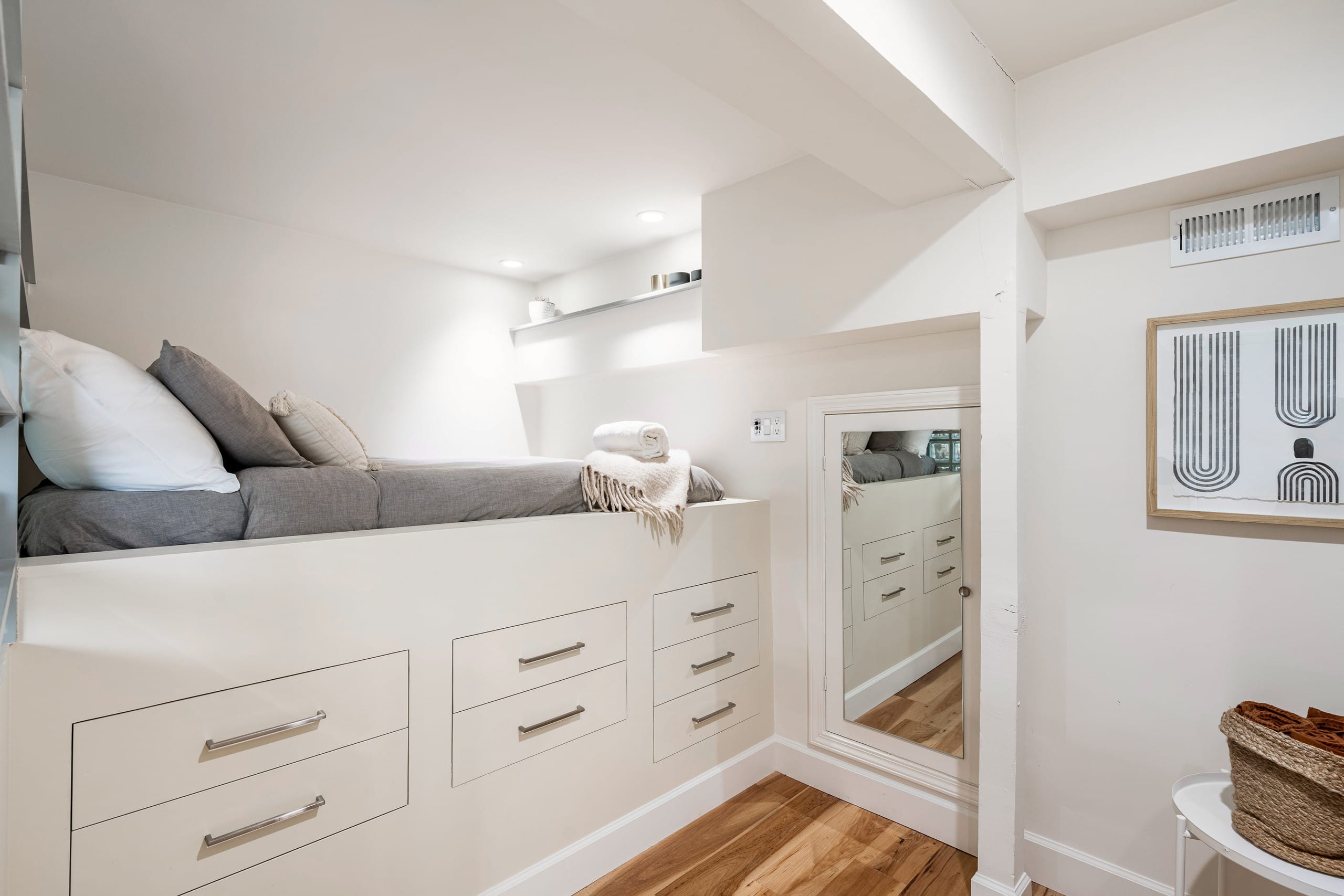 Guesthouse in San Francisco · ★4.64 · Studio · 2 beds · 1 bath - Image 9