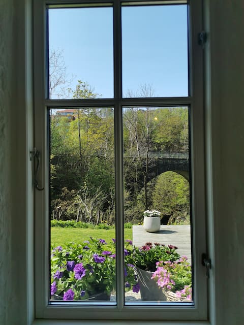 Top Airbnb: Unique studio, nearby the light rail. Free parking in Fana