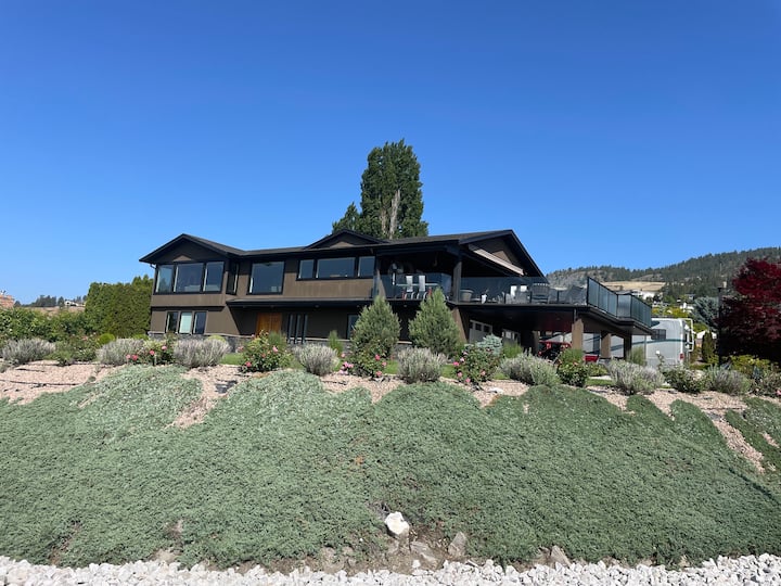 Large Executive home in west Kelowna Houses for Rent in West Kelowna