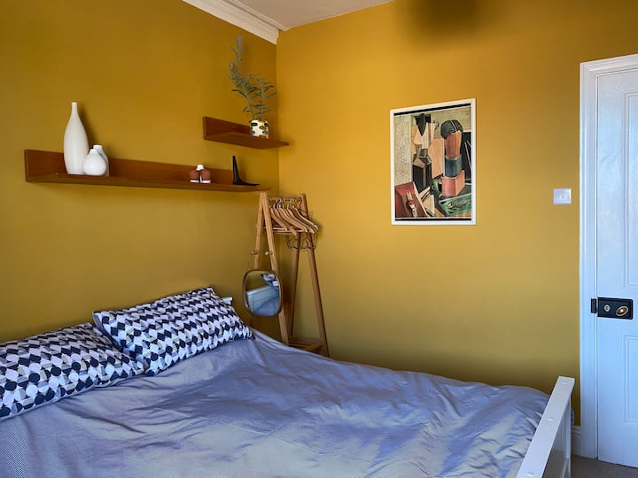 Superking bedroom (can convert to twin beds) 