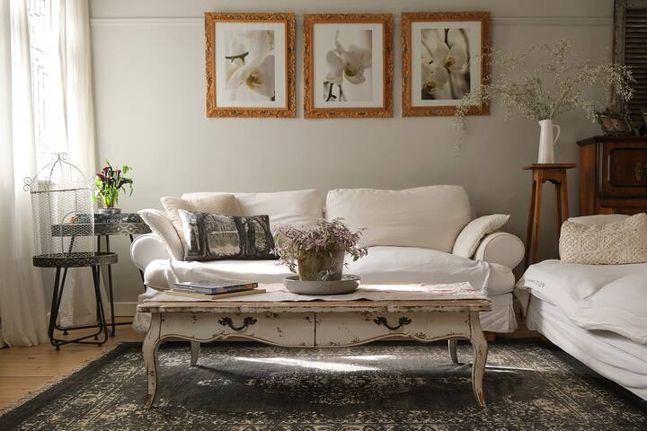 Beautiful Vredehoek family-house gallery image 4