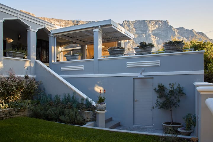 Beautiful Vredehoek family-house