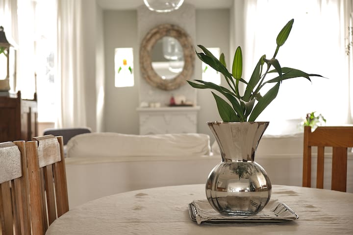 Beautiful Vredehoek family-house gallery image 5