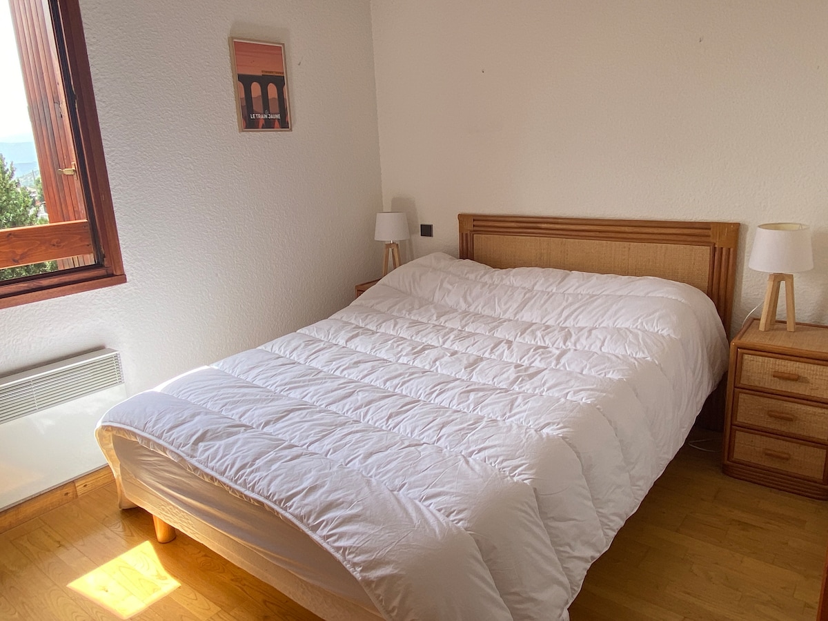 Zrekonštruovaná spálňa s posteľou 140 cm 