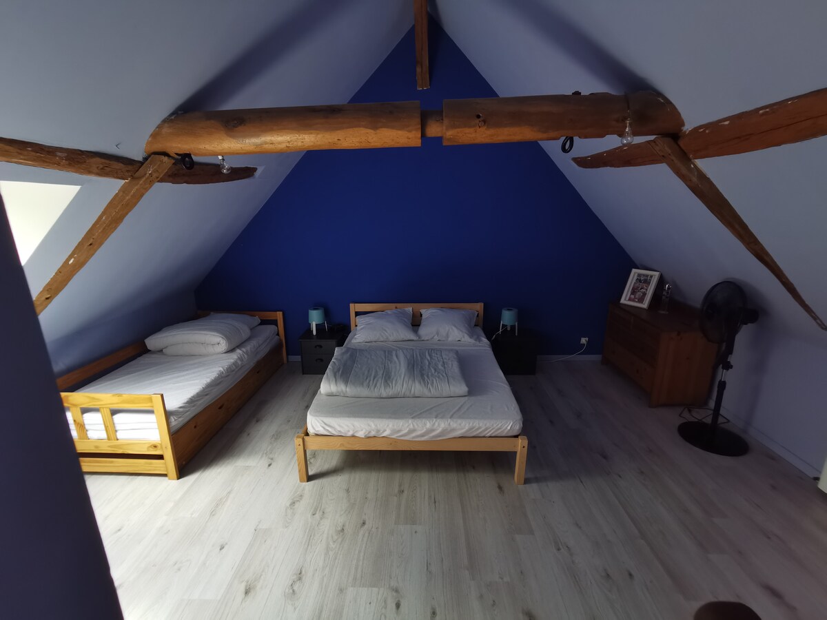 Dhoma e gjumit në katin e sipërm 4