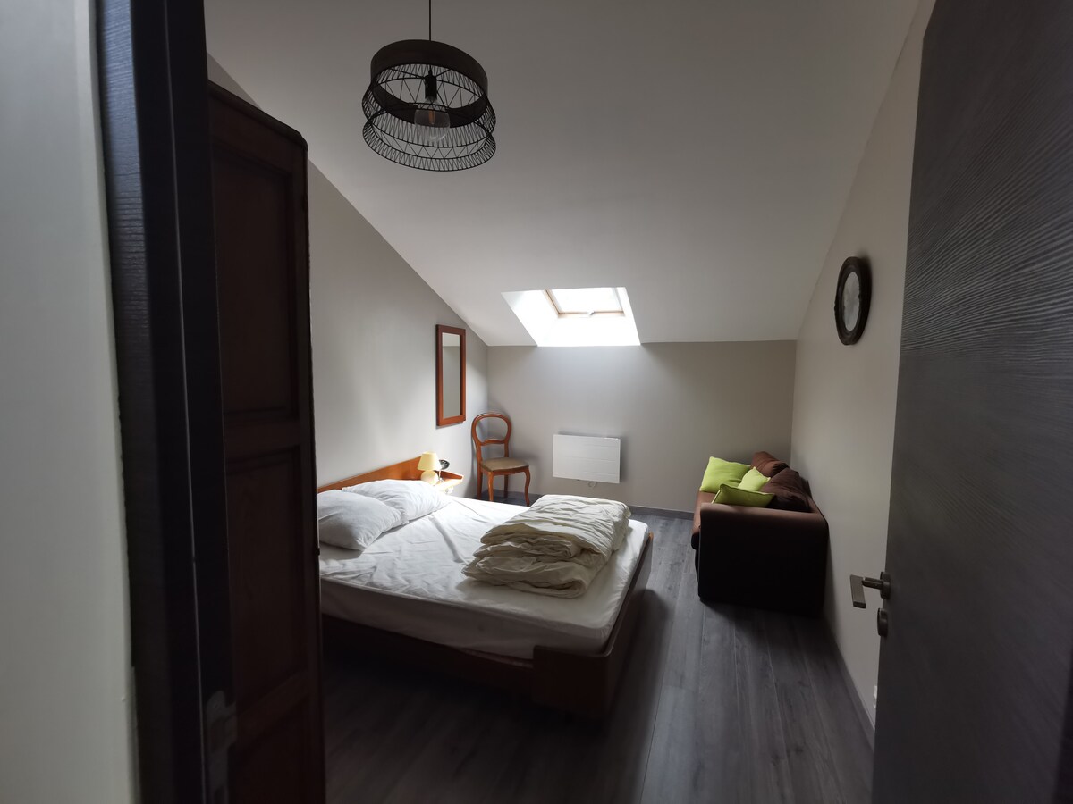 dhomë gjumi në katin përdhes 2