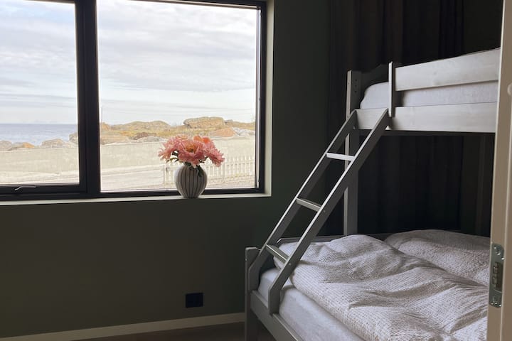 Výhľad na oceán zo všetkých spální. 