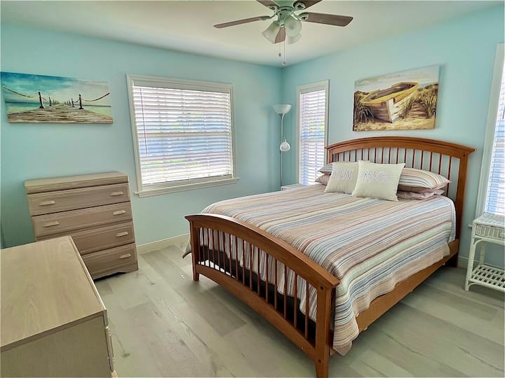 Bedroom #2 - Queen Beds