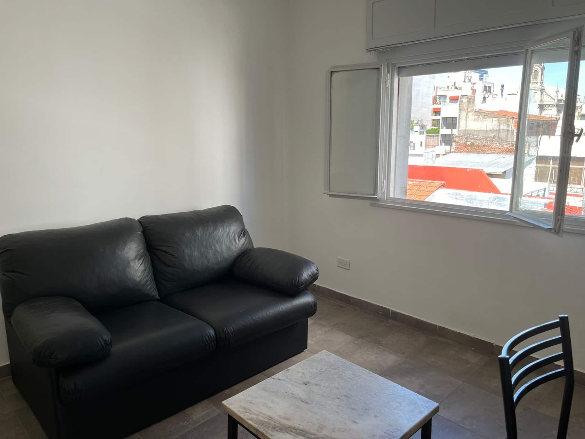 A brightly lit, refurbished apartment in Boedo