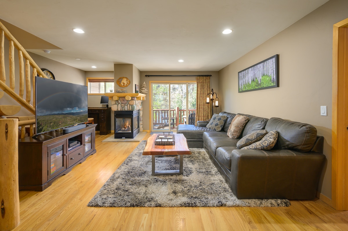 Successful Airbnb property: Luxury Winter Park Townhome - Private Spa & Decks in Winter Park / Grand Lake