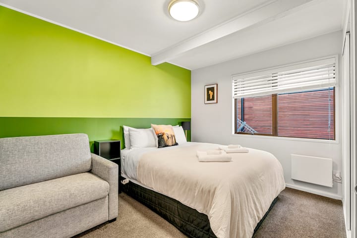 Სტუმრების საძინებელი - 1F
