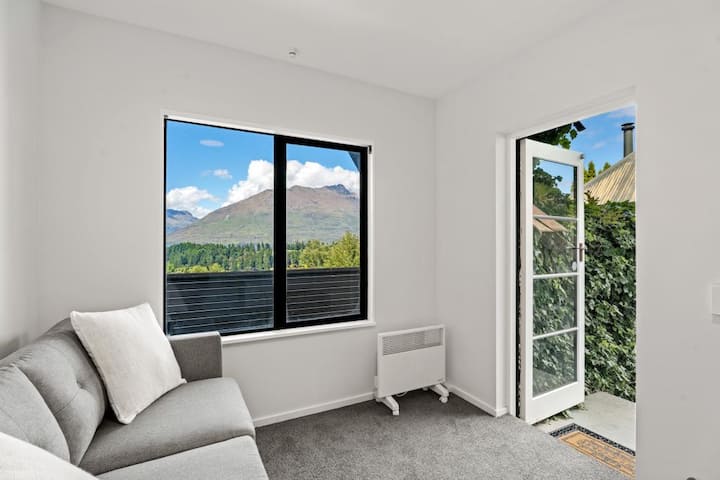 Საძინებელი პირველ სართულზე - იხსნება დამატებითი სტუმრის გადასახადის გადახდის შემთხვევაში