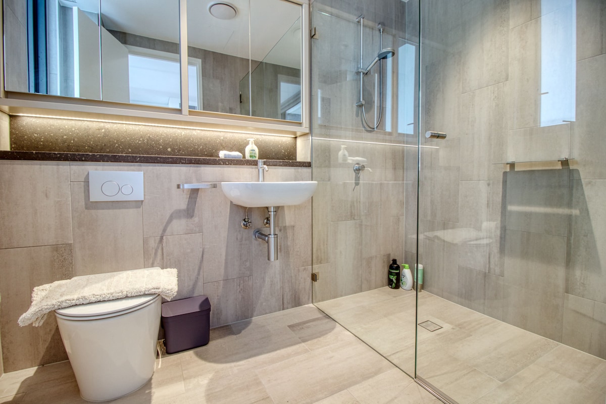 MQ Exceptional Apt in Great Location