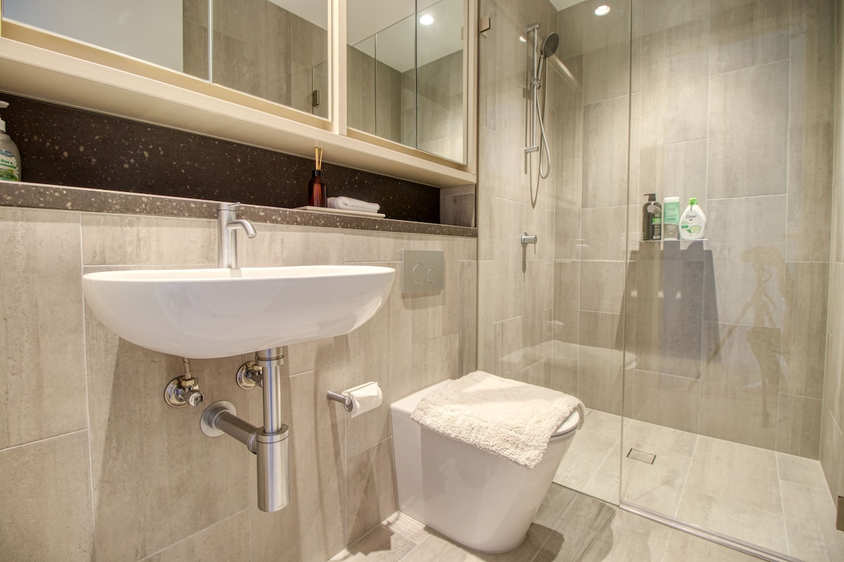 MQ Exceptional Apt in Great Location