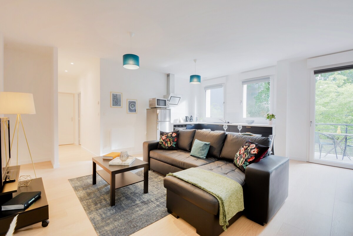 Top Airbnb: Large F2 New Quiet Garage Balcony Center Train Station in Nancy