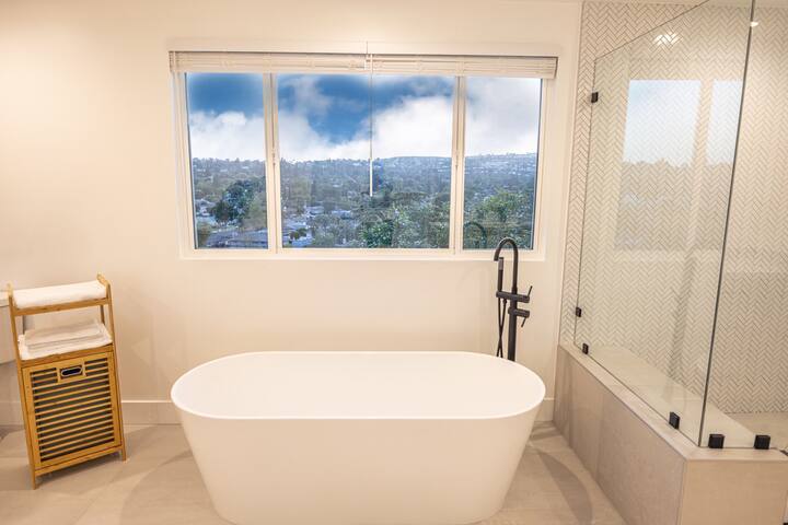 Address: 23534 Aetna St, Woodland Hills gallery image 5