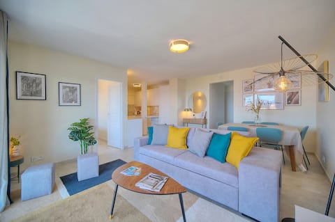 Top Airbnb: Sea-View Terrace, 3BR, Walk to Beach & Old Town à Cannes