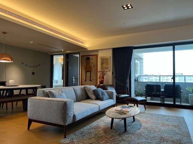 Designer apt in the heart of Taipei City gallery image 2