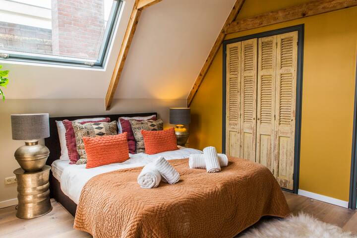 Beautiful spacious appartment in de Pijp (140M2) gallery image 3