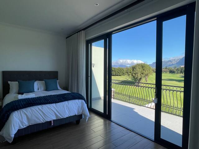 Cape Town Table Mountain Views – African Aloe gallery image 5