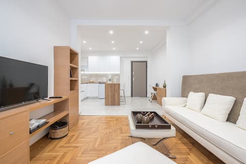 Popular Airbnb listing: Dior Luxury Flat near Acropolis in ΑΓΙΟΣ ΠΑΥΛΟΣ