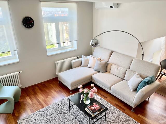 Lovely Penthouse view to Prg Castle gallery image 5