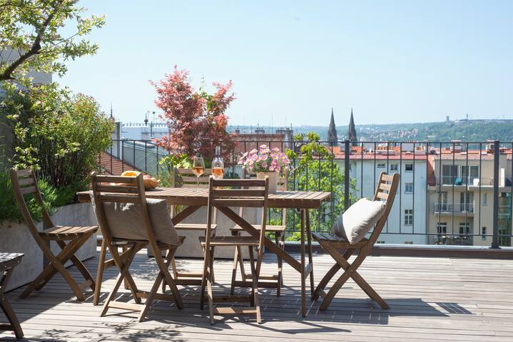 Lovely Penthouse view to Prg Castle gallery image 3