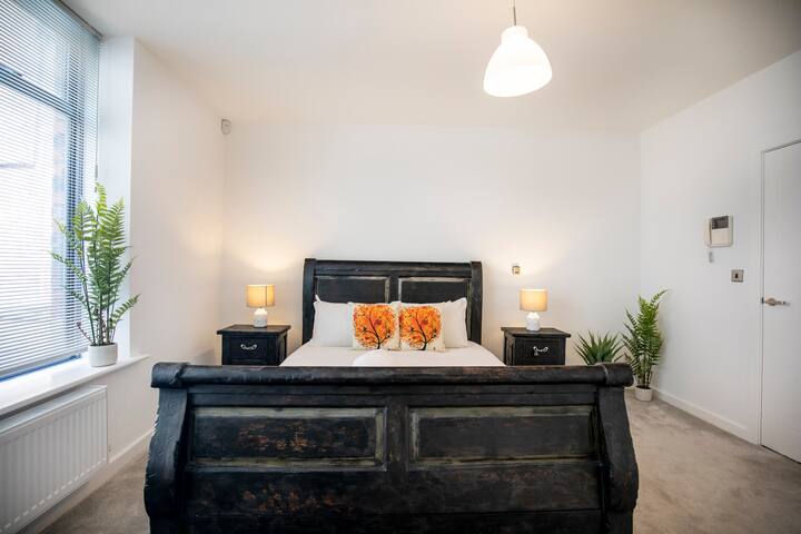 Roof Terrace Townhouse by City SuperHost gallery image 4