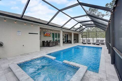 Luxe Gem Heated Saltwater Pool/Spa & Privacy Fence