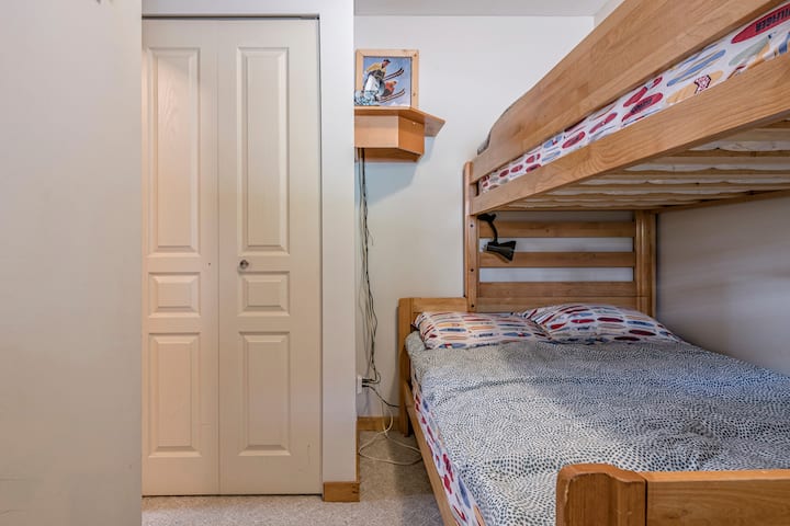 Camera a castello con armadio 