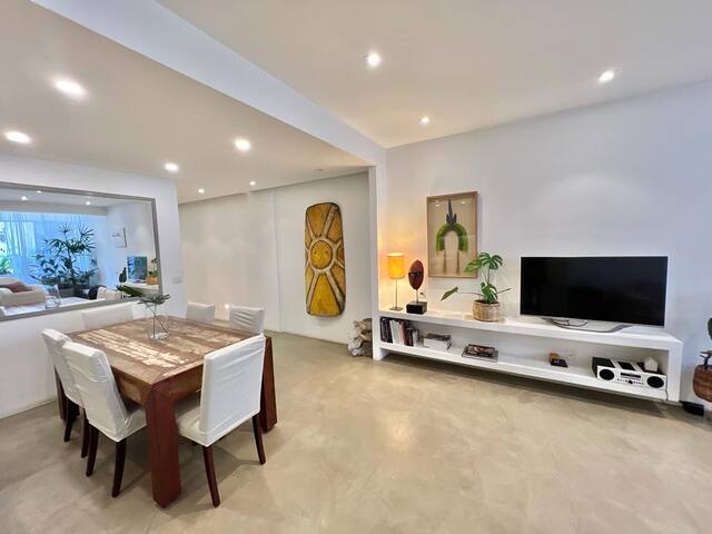 Moderno, luminoso com vaga de garagem