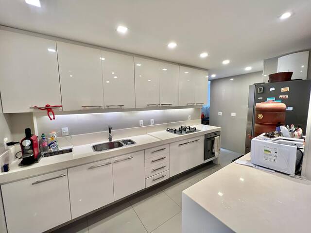 Moderno, luminoso com vaga de garagem gallery image 4