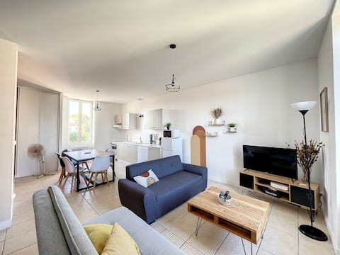 The schools' showcase - 2 bedrooms/5 people-garden-BBQ