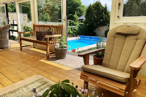 Family house with heated pool and garden room, 10 pers.